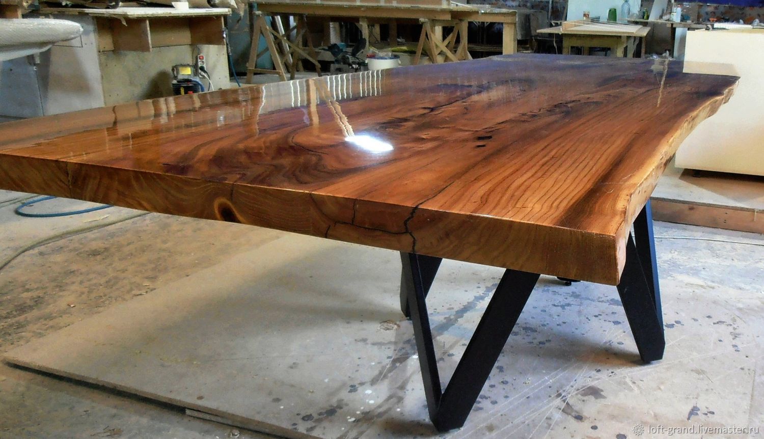 How to Apply Epoxy Resin on Table Tops for a Smooth, Glossy Finish